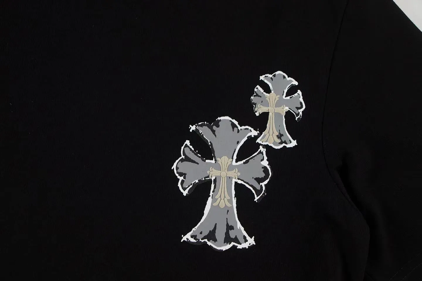 🅿️150 Style: 2025 new Croix Heart short-sleeved T-shirt Material: High version 300g double yarn combed cotton Size: S～XL Color: Black Style number: Z023